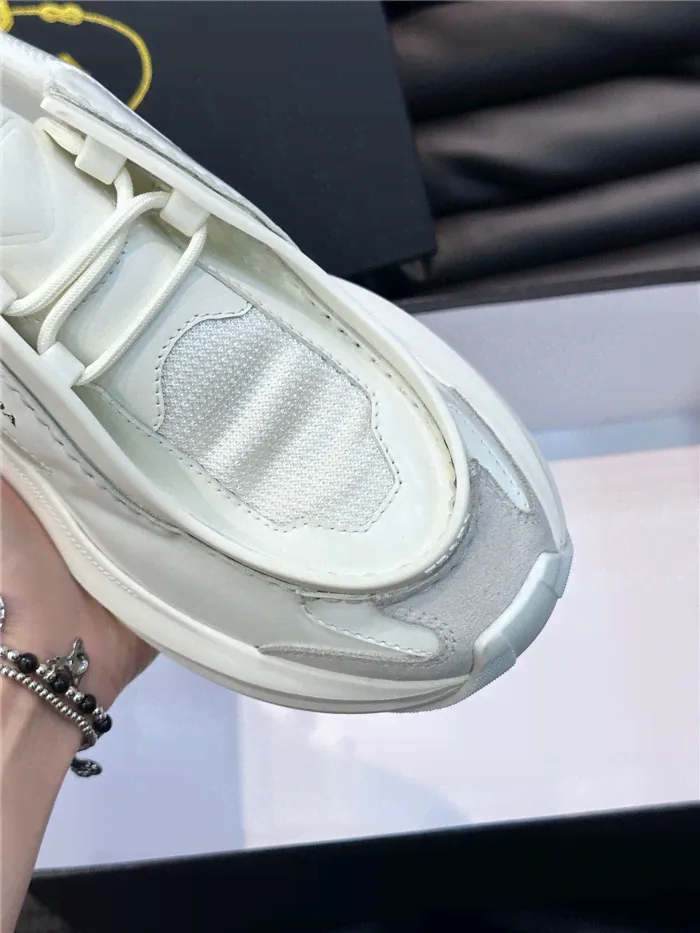 Кожаные кроссовки Prada Garnet 2023 Suede белые-0